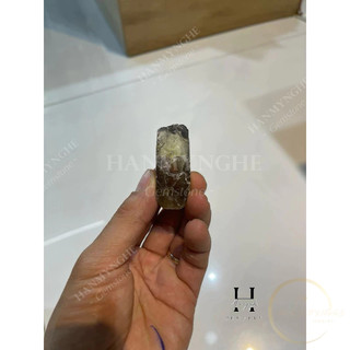 Tinh thể đá thạch anh vàng giao ngẫu nhiên dài gần 5 cm HANMYNGHE