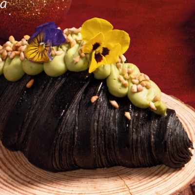 Matcha Cream Charcoal Croissant