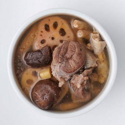 Củ Sen Táo Đỏ Tiềm Bắp Heo & Chân Gà