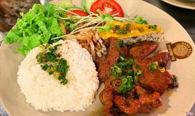 Cơm tấm sườn bì chả