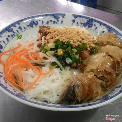 Bún chả giò