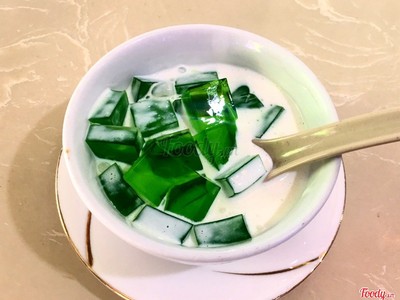 Chè thạch dứa sữa