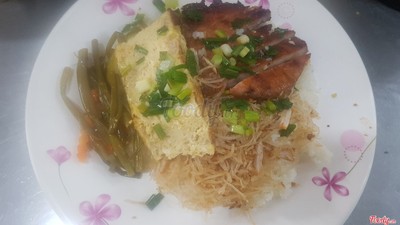 Cơm tấm sườn bì chả