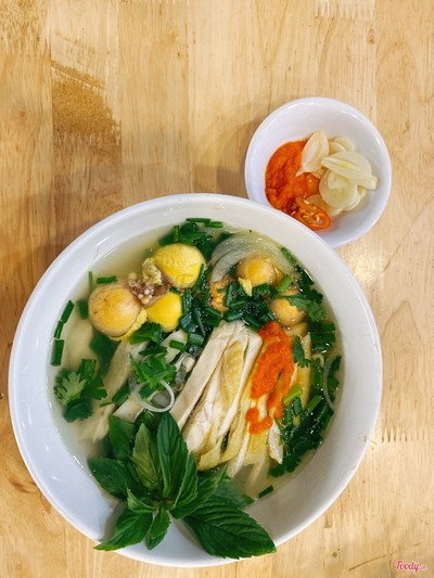 Phở gà trứng non