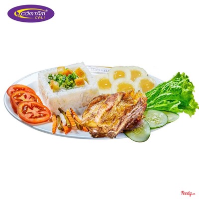 Cơm tấm sườn non + trứng cút opla