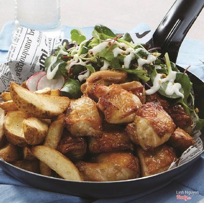 Đùi gà nướng salad + khoai tây miếng