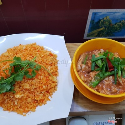 Cơm chiên bò sốt cà