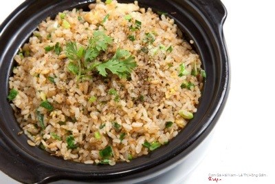 Cơm chiên gà cá mặn