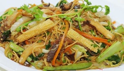 Mì gói xào hải sản