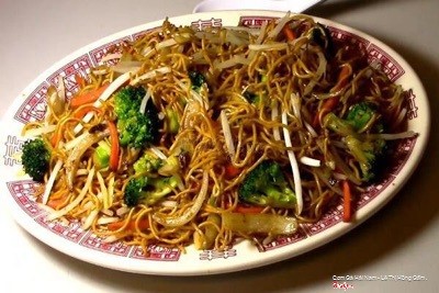 Mì xào thịt bò