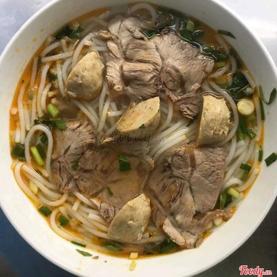 Bún bò tái + chả viên