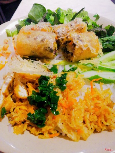 Bún chả giò