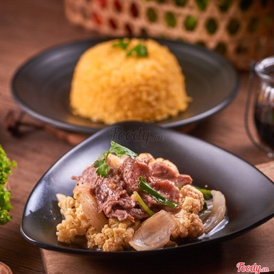 Cơm bò xào bông cải