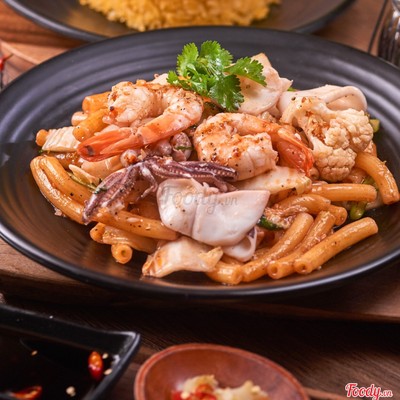 Nui xào hải sản