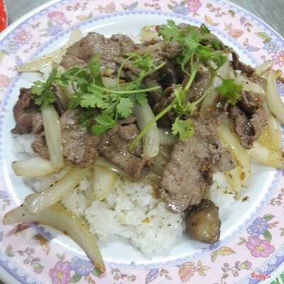 Cơm bò xào củ hành