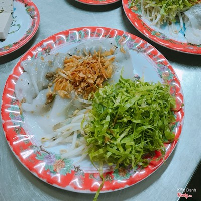 Bánh cuốn (củ sắn, thịt) + chả