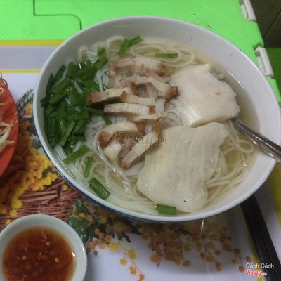Bún nước lèo cá, heo quay