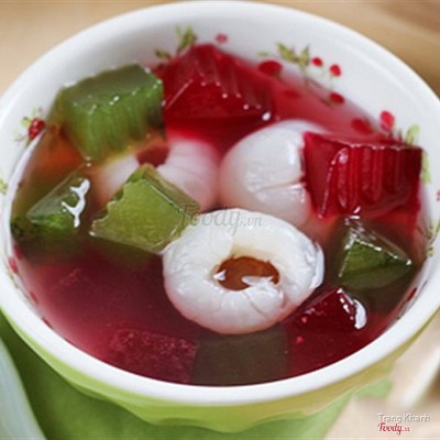 Chè thạch dừa, vải thiều