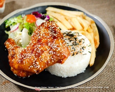 Gà rán xốt tỏi tương + cơm + khoai tây + salad
