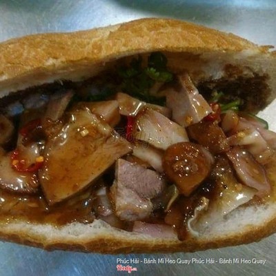 Bánh mì heo quay phá lấu