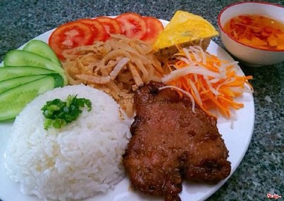 Cơm sườn bì chả