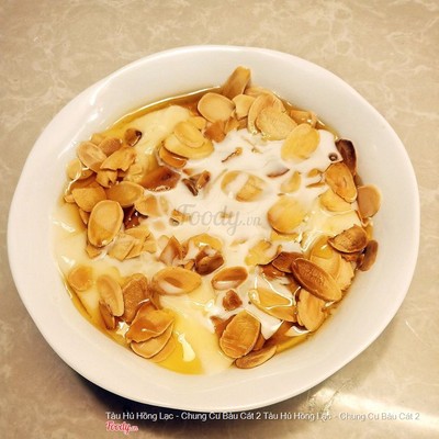 Tàu hủ hạnh nhân