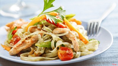 PHỞ XÀO GÀ TRỨNG NON