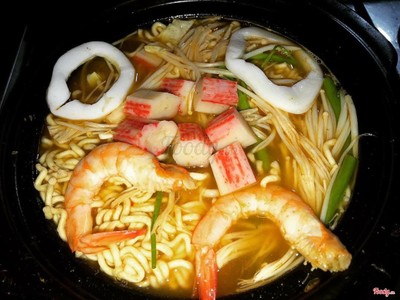 Mì cay tôm + mực + thanh cua