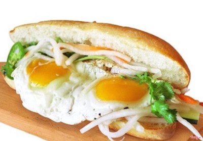 Bánh mì ốp la 2 trứng