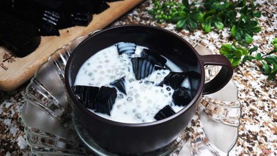 Sương sáo + trân châu + nước cốt dừa tươi