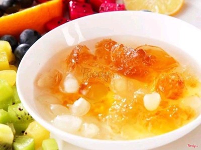 Chè long nhãn (nhãn tươi)+nhựa đào+hạt sen