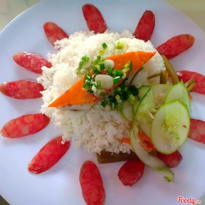 Cơm tấm lạp xưởng - chả