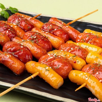 Xúc xích bánh gạo xiên que