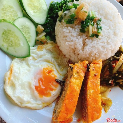 Cơm tấm chã ốp la