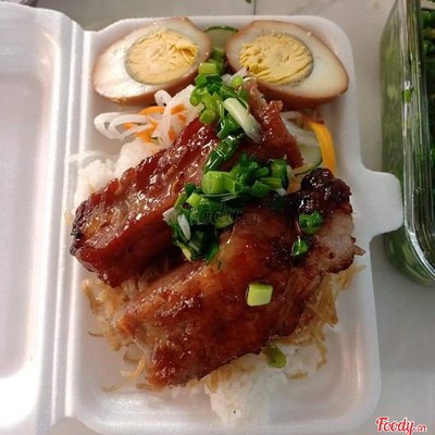 Cơm tấm sườn, trứng kho