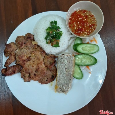 Cơm sườn chả