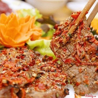 Bò nướng cay bánh mì