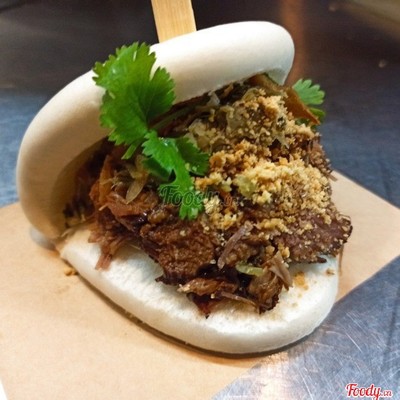 Bánh bao thịt kho