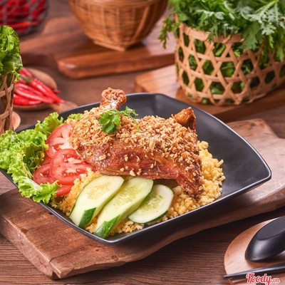 Cơm gà chiên mắm tỏi