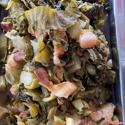 Cơm thịt kho cải chua