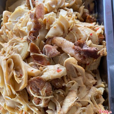 Cơm thịt kho măng