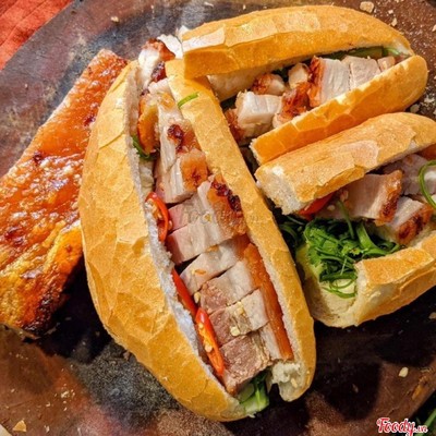 BÁNH MÌ HEO QUAY