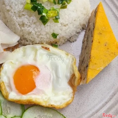 Cơm tấm chả trứng opla