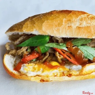 Bánh Mì Chả Cá Ốp La