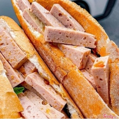 Bánh Mì Bơ Pate + Chả Lụa Chà Bông