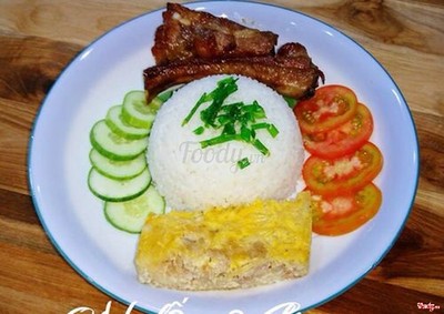 Cơm sườn + chả