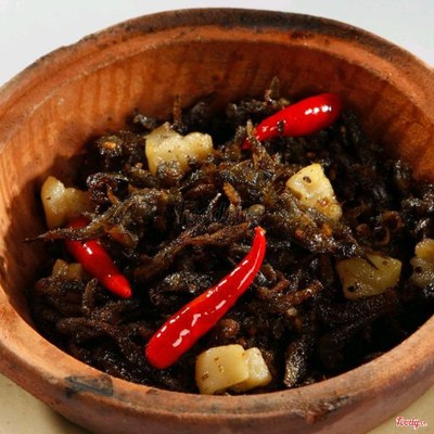 Cá bống trứng kho tộ