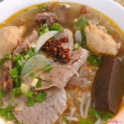 Bún bò giò cua