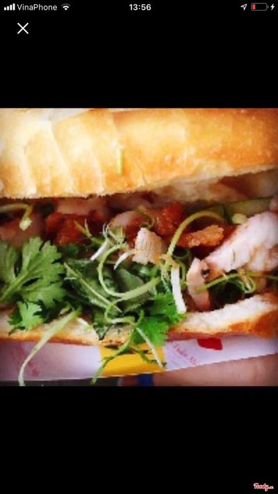Bánh mì thập cẩm- heo quay