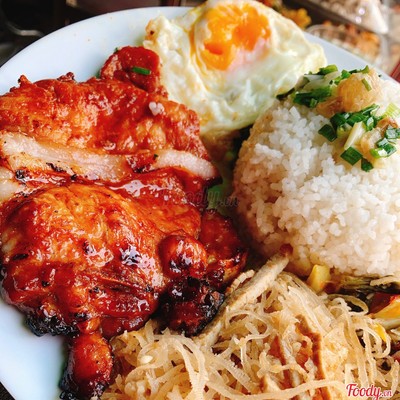 Cơm sườn bì ốp la